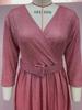 Moda Inverno 2025 Abito da Donna Plissettato con Stampa Oro Maniche Lunghe Gonna Ampia con Cintura Rosa Brillante