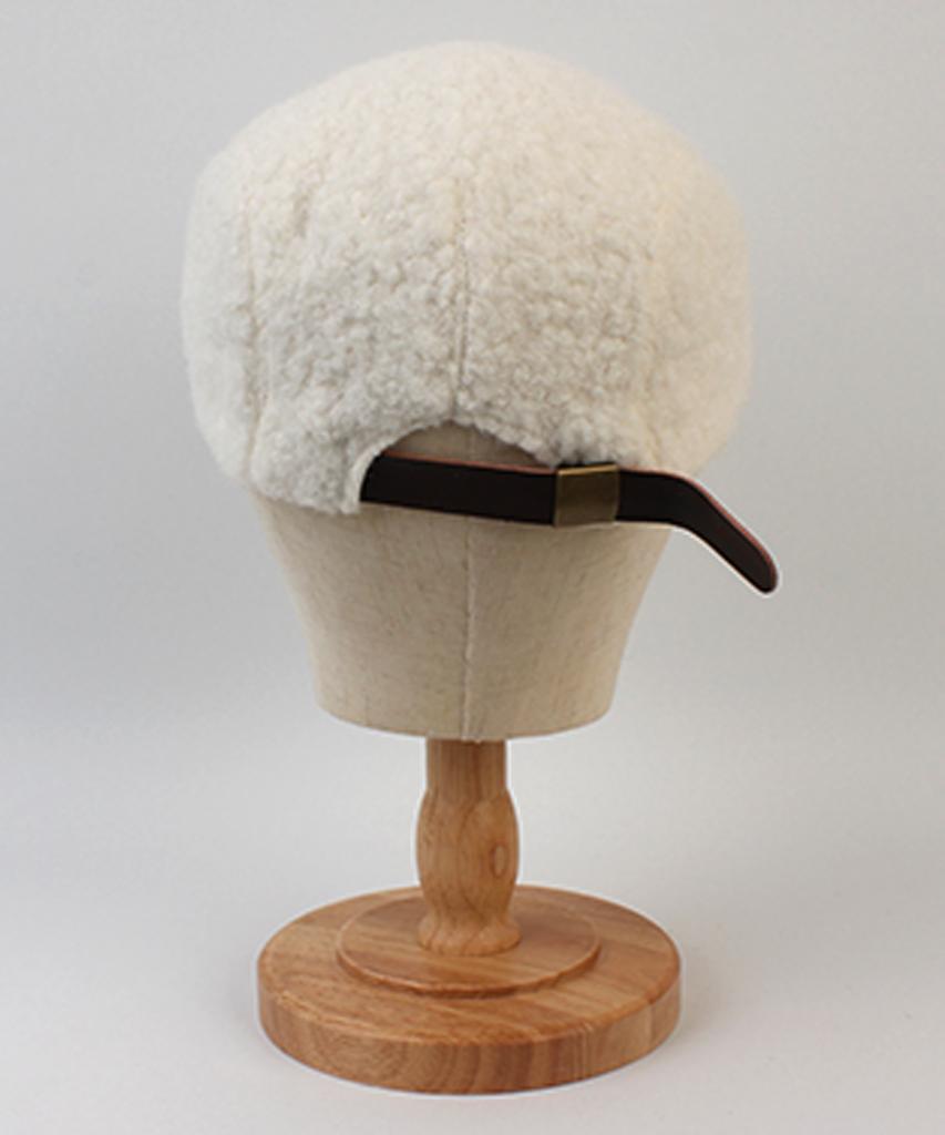 Yunibeosyeolkemiseuteuli Fleece Ivory Huntingcap