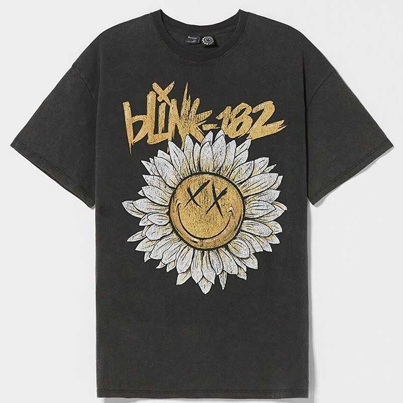 New Blink 182 - The Smiling Punk Rabbit Graffiti Rabbit Illustration - American Retro High Street Vintage Streetwear T-shirt