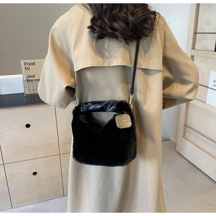 2024 Winter Fairy Plüsch Faltenhandtasche - High-End Influencer Favorit, Damen Umhängetasche/Crossbody-Tasche