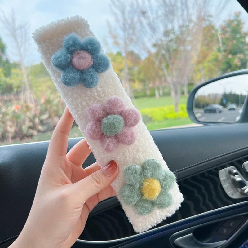 2Pcs Cute Flower Pattern Plush Car Seat Belt Covers Anti-pressure Shoulder Strap Pads for Ladies Car Daily Use Gifts