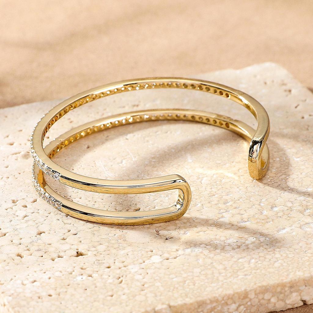 European & American C-Shaped Zircon-Paved Open Bangle: Elegant Women's Hand Jewelry with a High-End Feel.