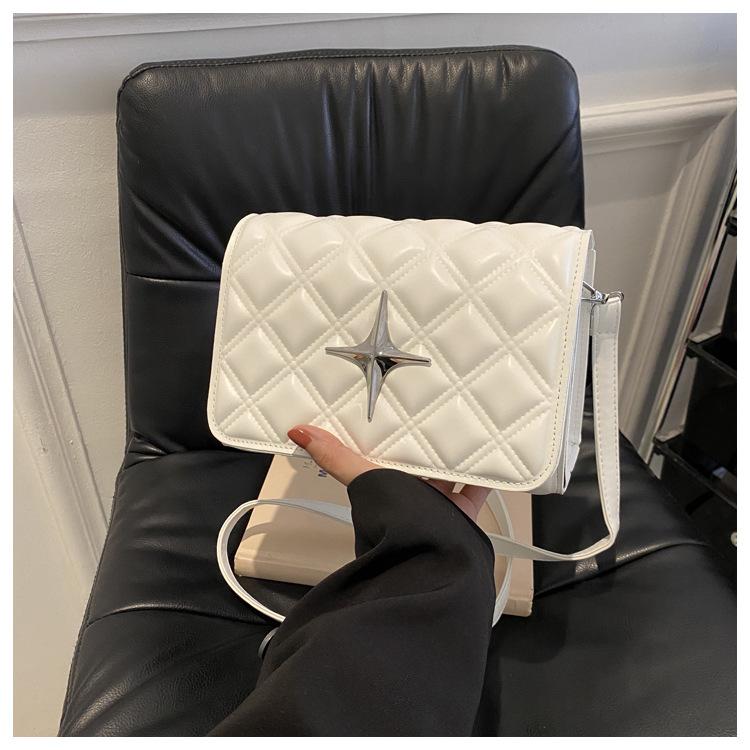 

Креативная сумка-ракушка через плечо женская сумка 2024 новая модная маленькая квадратная сумка нишевая универсальная сумка-мессенджер в зарубежном стиле маленькая сумка белый