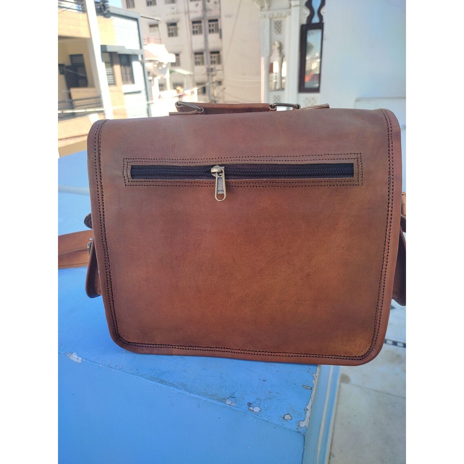 Классическая офисная сумка-мессенджер из натуральной коричневой козьей кожи ручной работы — фото 11
