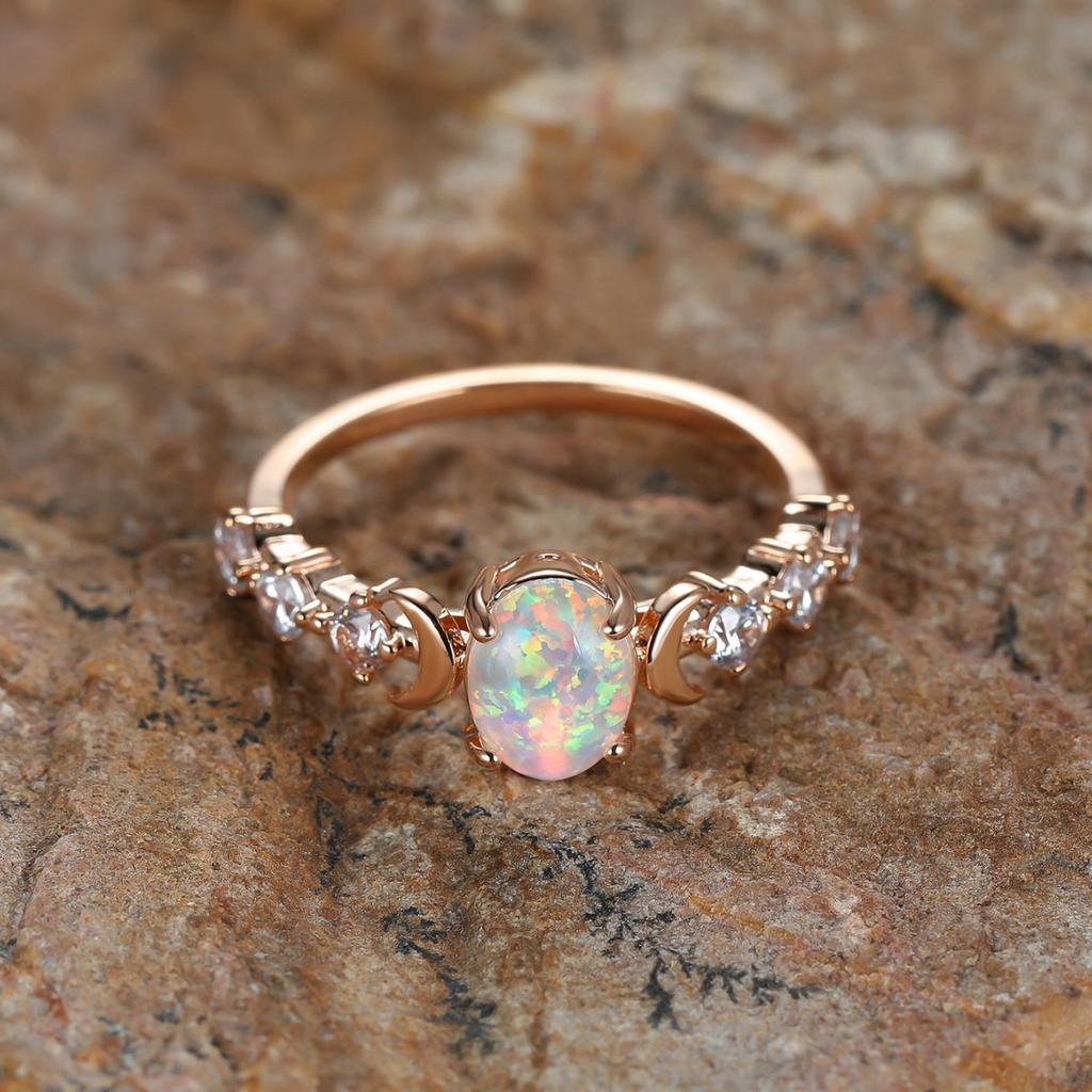 Fashion Commuter Champagne Gold Four Claw Oval White Edge Moon Ring