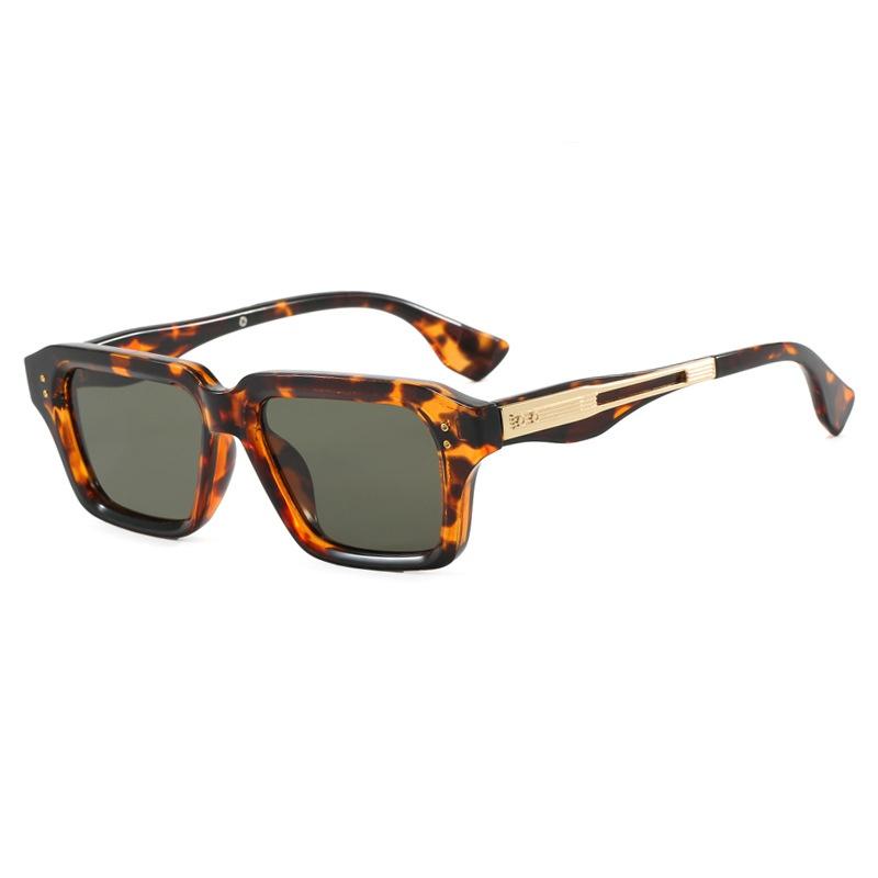 New Retro Square Women Sunglasses Rivet Punk Design Classic High Quality UV400 Trendy Glasses for Men and Women