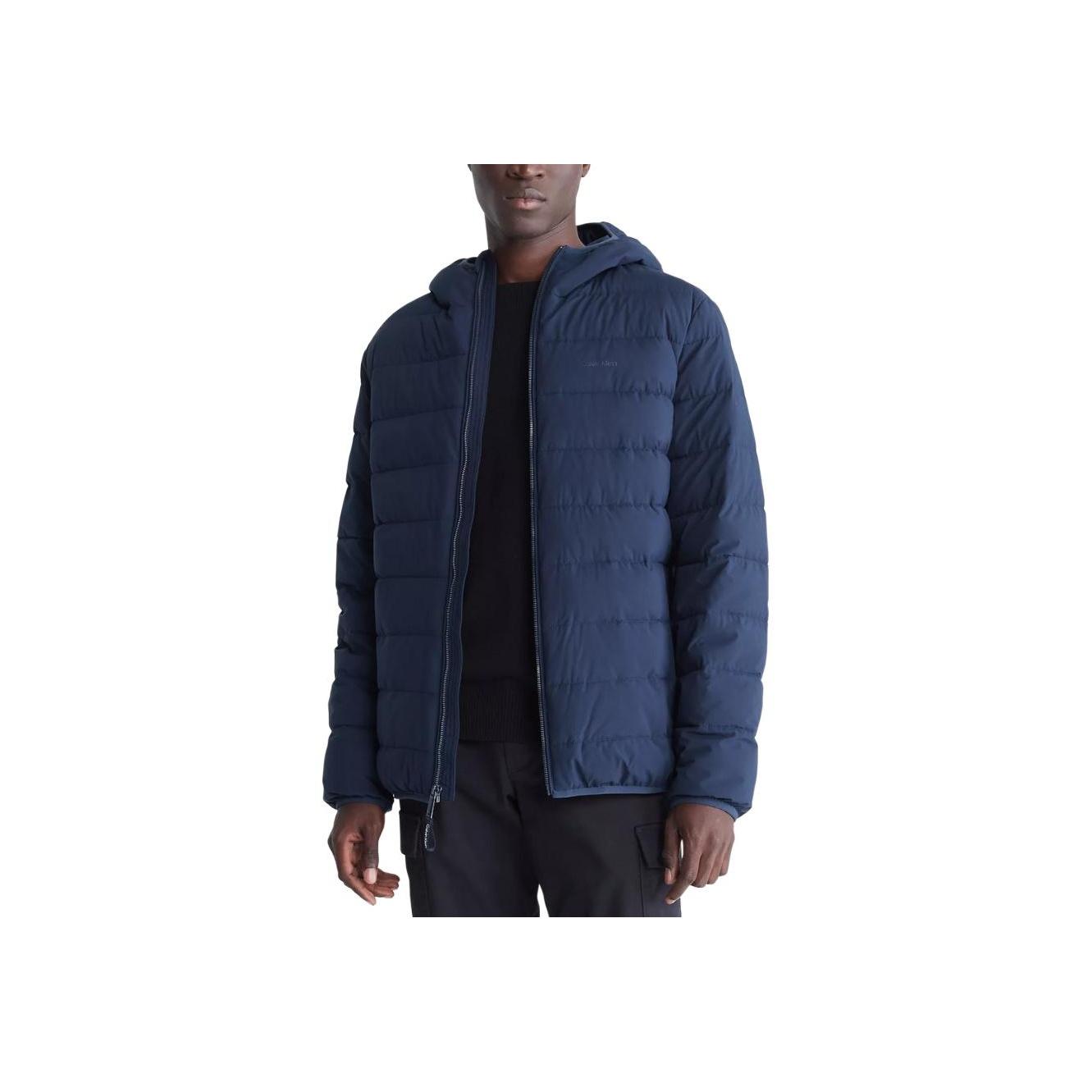 

Calvin Klein Минималистичная удобная универсальная куртка-пуховик с капюшоном и длинным рукавом, мужская куртка темно-синего цвета 81QP527-410 M