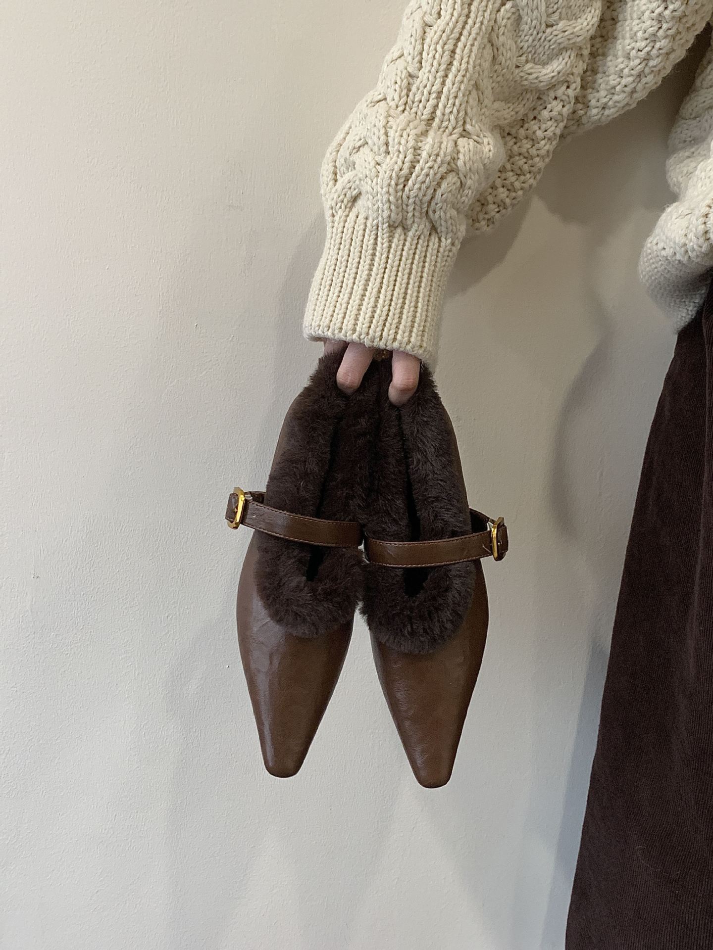 

2025 новый поздний вечерний ветер заостренный носок флис внутри увеличение высоты флисовые туфли одинарная обувь модные шерстяные туфли женщины 39 темно-коричневого