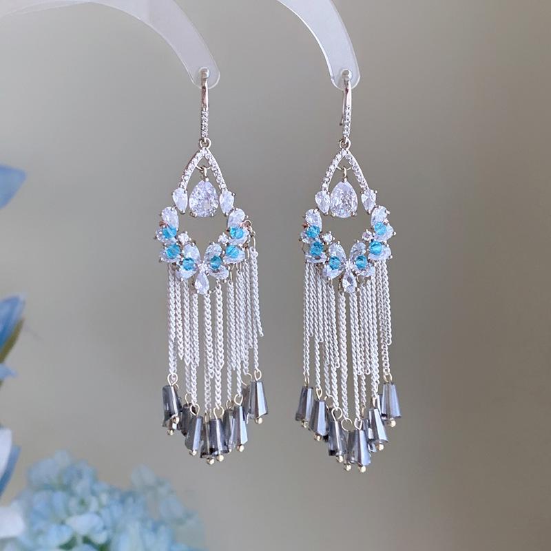 Elegantní Etnické Náušnice s Květinovým Třásněným Zirkonem - Lehký Luxus, Módní Individuální Design