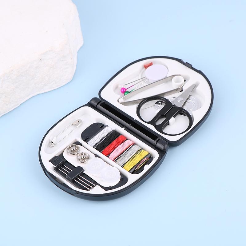 

1 комплект кнопок, булавок, коробок для хранения, швейная коробка, переносной дорожный мини-набор для шитья, ножниц, напёрстка, иглы, ниток, коробка