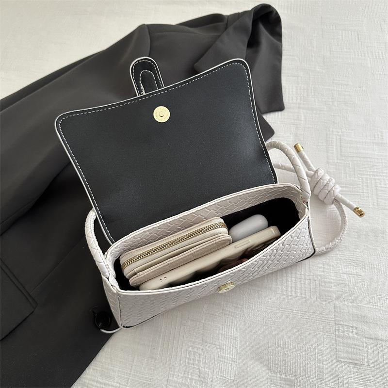 Przenośna mała torebka damska popularna w sezonie 2025 nowa modna stylowa torebka na ramię kontrastowy kolor modna torba listonoszka mała kwadratowa torebka