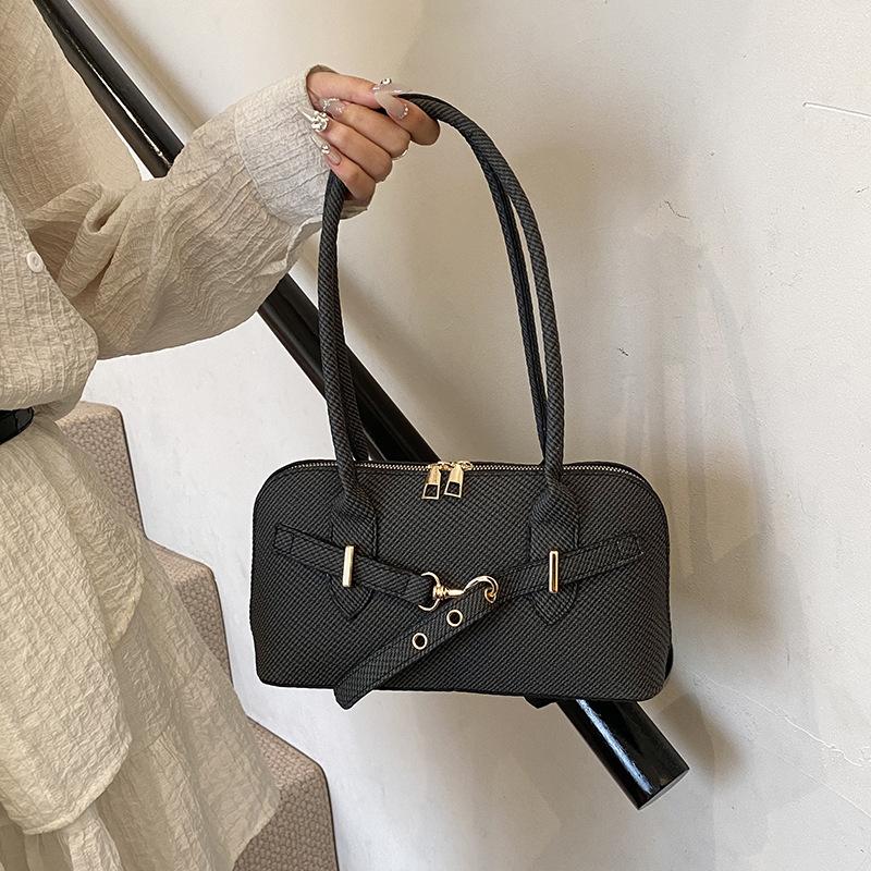 

Ретро зарубежный стиль корейская версия ins нишевый дизайн весна новая сумка на плечо женская универсальная французский темперамент сумка-мессенджер чёрный