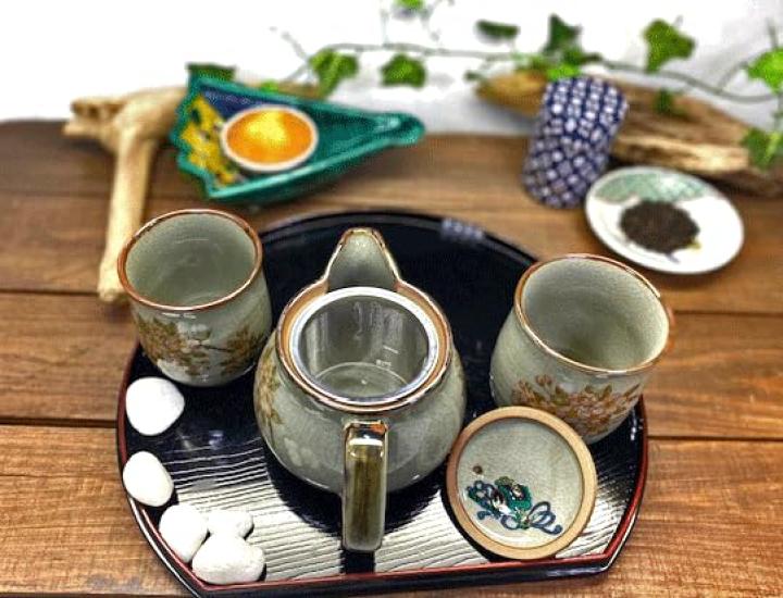 Hyakukaen Kutani Tea Set Large Weeping Cherry Blossom Design 350ml Ceramic Teapot (3-Piece Set) - (Backside Picture) -