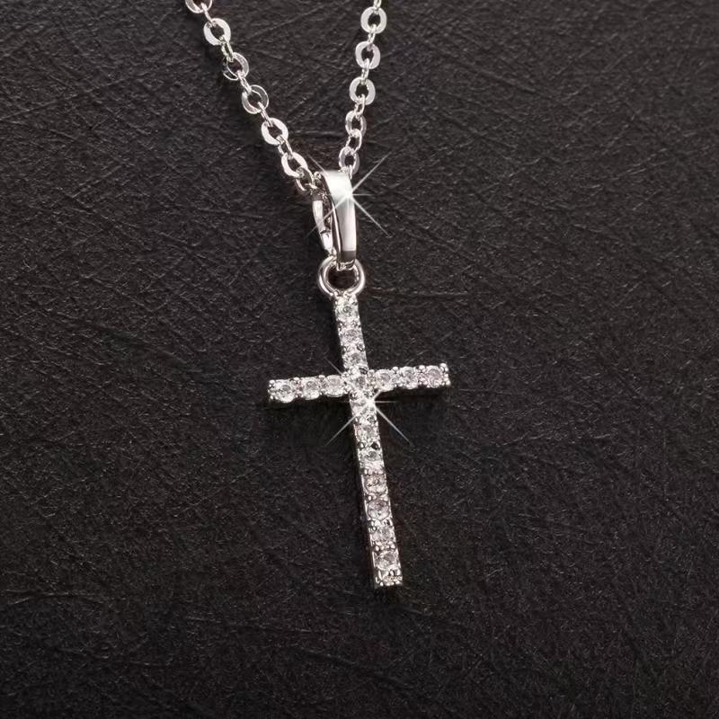 European & American Rhinestone Cross Pendant Necklace - Exquisite Hip-Hop Clavicle Chain серебряный