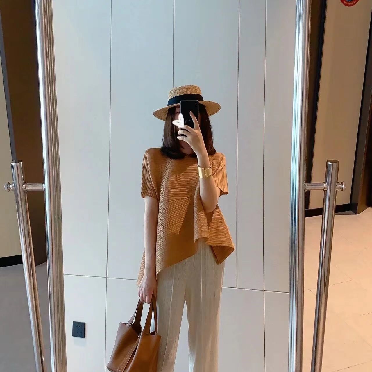 

Повседневная плиссированная футболка с неровным краем и короткими рукавами для женщин. Топы XL хаки