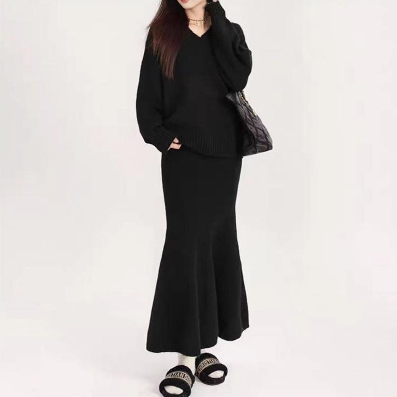 Retro Soft Waxy V-neck Sweater Set for Women's Autumn and Winter New Fishtail Hip Skirt Knitted Two-piece Set for Women