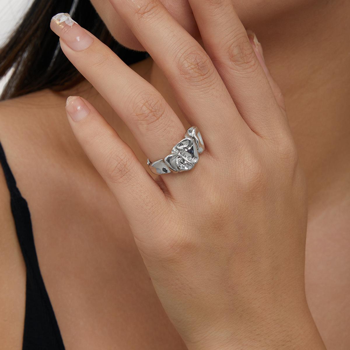 

Покрытое медью 18-каратное золото, высокая стойкость цвета, легкая роскошь, персонализированное открывающееся кольцо, увеличенное кольцо с широкой гофрированной текстурой в виде капли воды. Opening adjustable