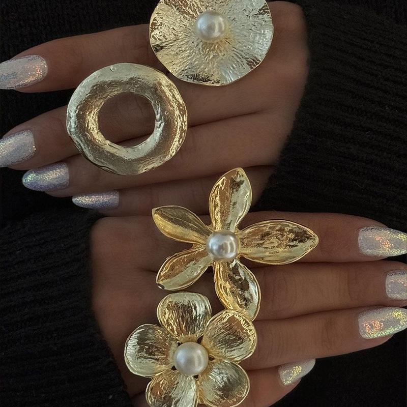 Processing custom ring electroplating pearl jewelry alloy flower jewelry niche high-end light luxury ring women's accessories