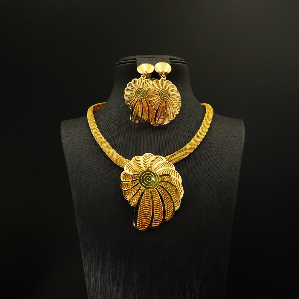 Позолоченные ювелирные изделия Полый цветок Набор колье и серег Женская мода Свадебная вечеринка Ювелирные аксессуары