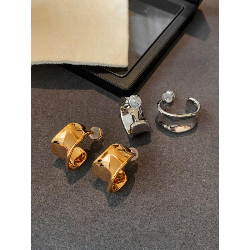 Minimalist Irregular Earrings Women's Niche Design Premium European and American Gold Graceful Earrings