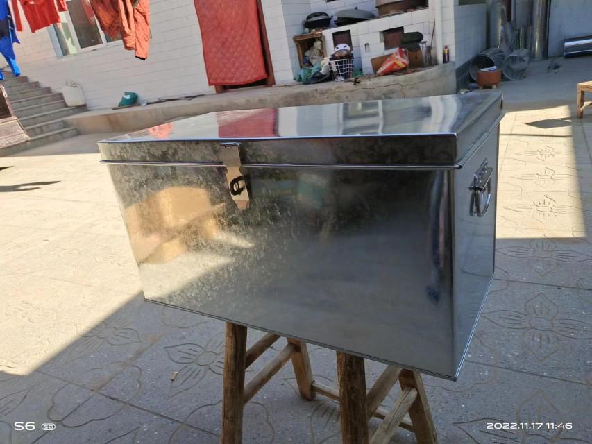 Galvanized White Iron Lockable Tool and Storage Box