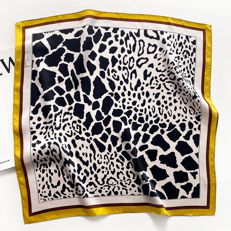 Nature Silk Neck Scarves Lady Foulard Lovely Strawberry Print Real Silk Square Scarf for Women Bag Ribbon Hairband Kerchief