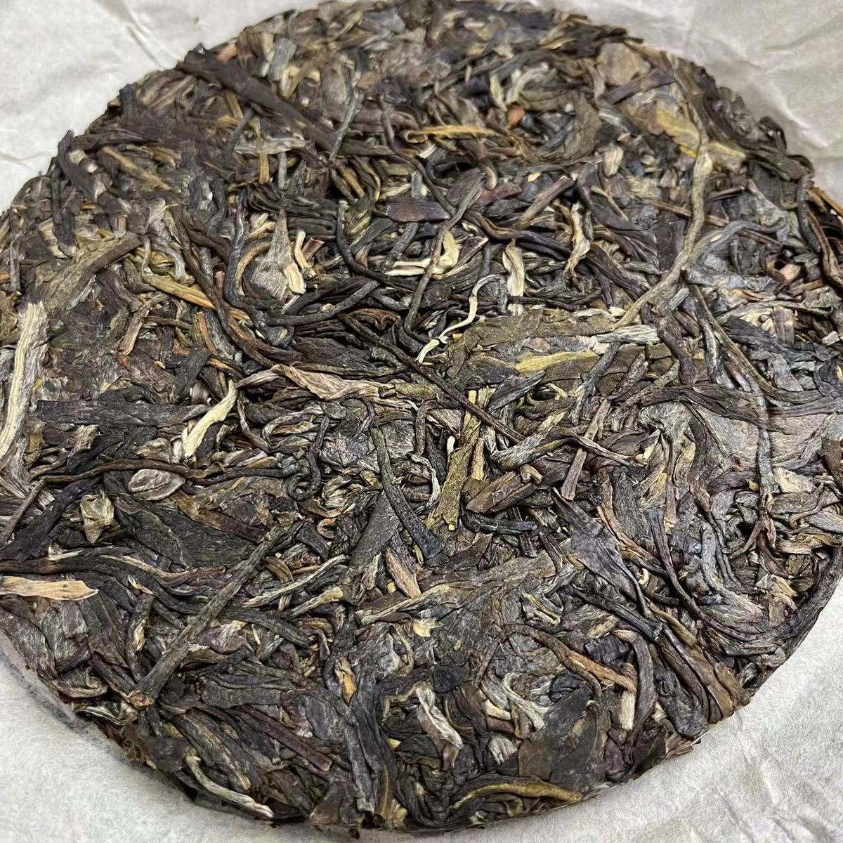 Rhinoceros Pond Head Spring Old Tree Puerh Raw Tea Tight Tea 100g Tea Bread 100g — фото 4