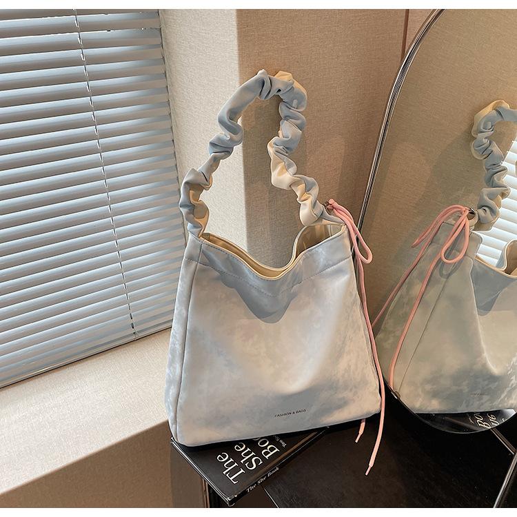

Large-capacity bag women s summer versatile new simple casual pleated shoulder messenger bag tote bag синій