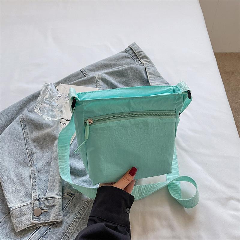 Solid color simple shoulder messenger bag women's casual lightweight portable small square bag large capacity simple denim tote bag