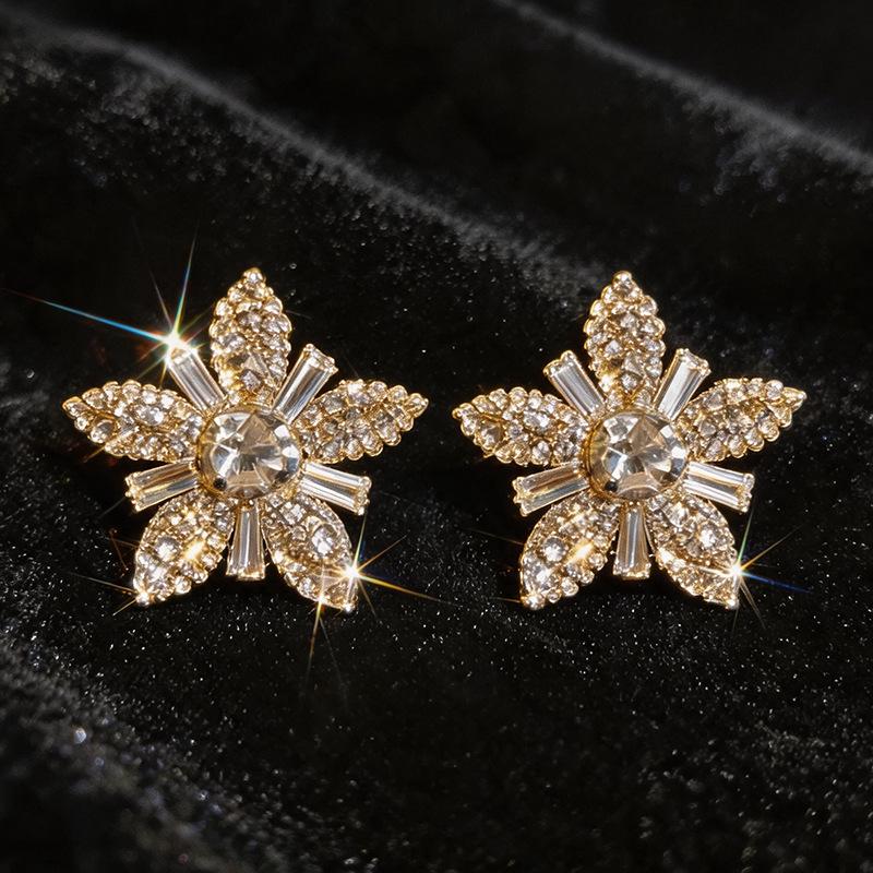 Silver Needle Rhinestone Flower Stud Earrings – Light Luxury Petal Design