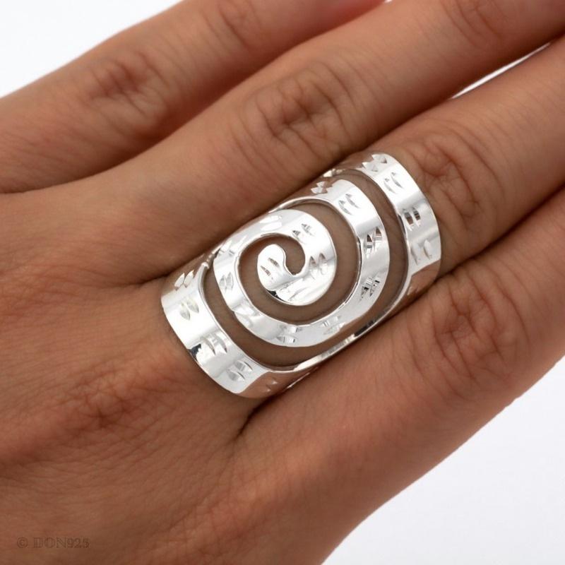 Vintage Hand Carved Hollow Spiral Women's Ring CopperColor Metal Geometry Daily Wear Party Jewelry Anniversary Gift