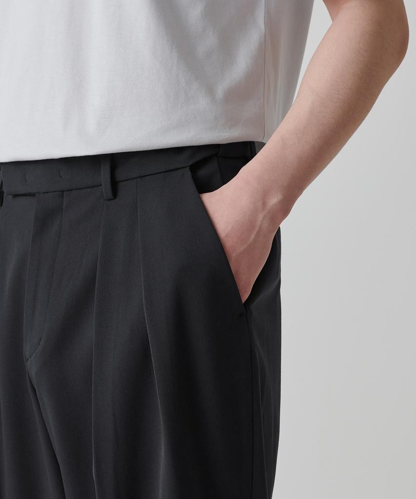 MUSINSA STANDARD Reverse Two-Tuck Semi-Balloon Hidden Banding Slacks [Dark Gray]