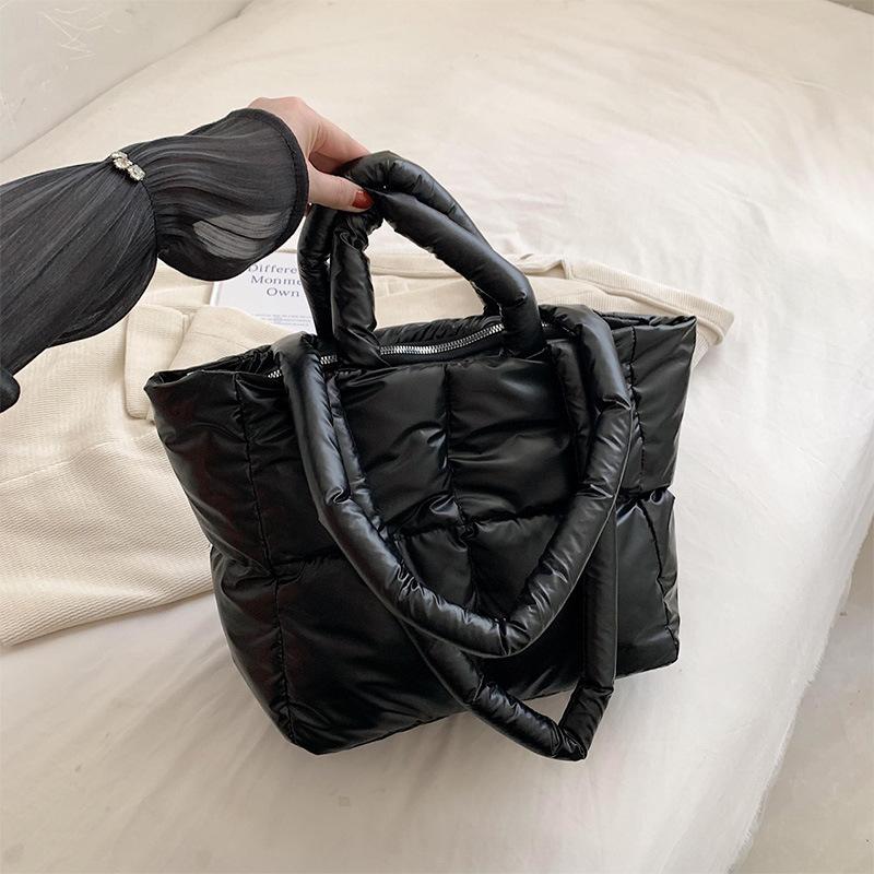 New Women's Bag High End Down Jacket Handbag Large Capacity Fashionable Autumn and Winter Cotton Jacket Shoulder Bag Commuting Toy Bag