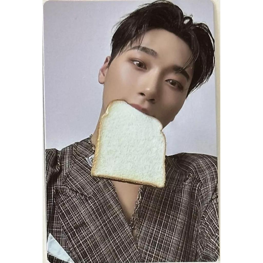 ATEEZ THE WORLD EP.2:OUTLAW A / DENÍK / JEDNOTKA DENÍKU / Z ver. OFICIÁLNÍ FOTOKARTA