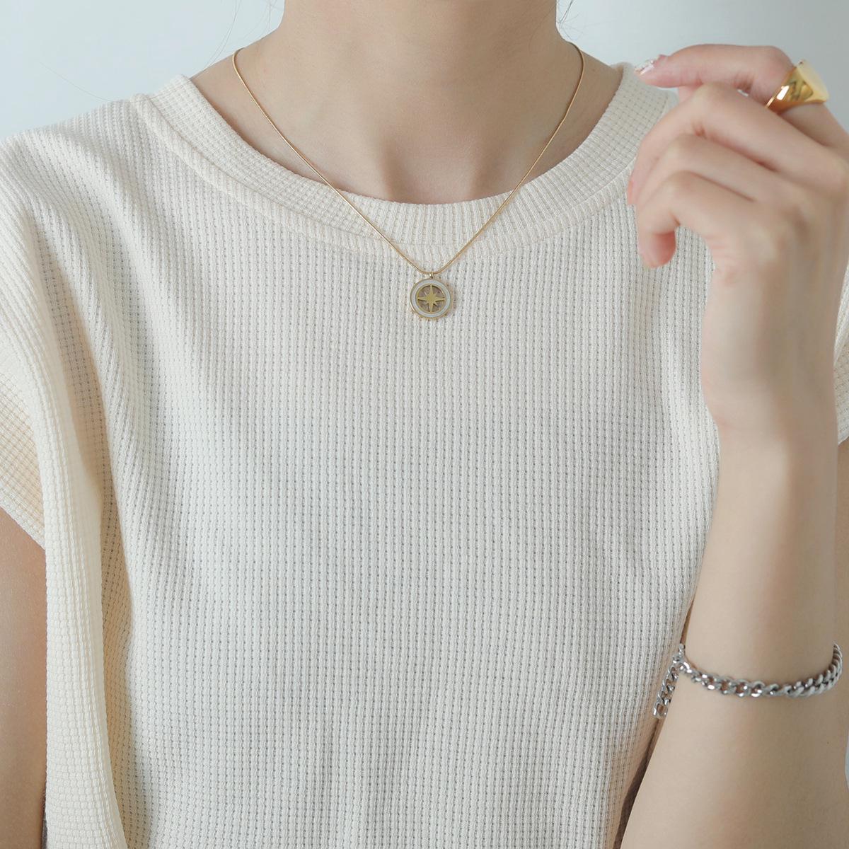 

Elegant Clavicle Necklace: White Mother-of-Pearl Star Pendant in Titanium Steel for Women