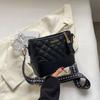 Niche diamond stray bag 2025 new contrasting colors popular wide shoulder strap messenger bag fashionable and simple shoulder bag