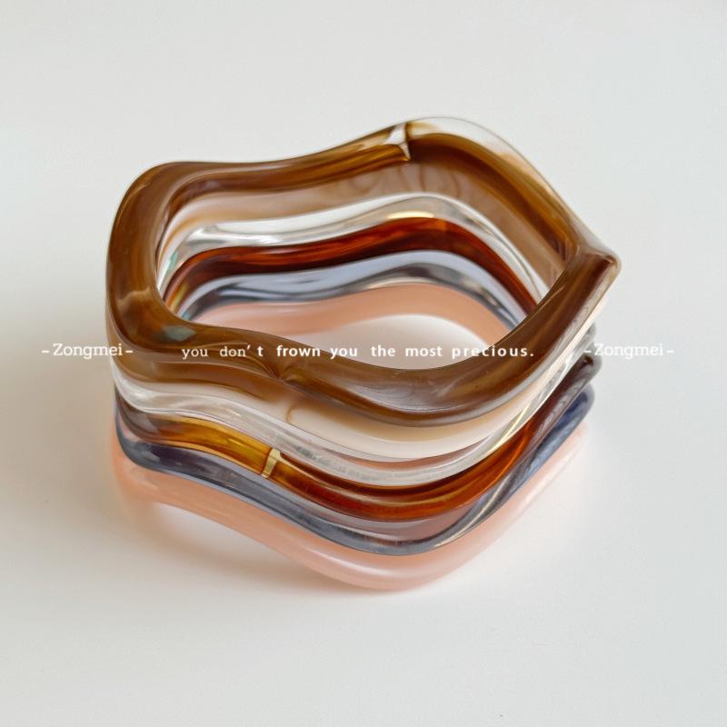 Irregular Wide-Edged Acrylic Cellulose Acetate Hoop Bracelet for Women - Niche Design, Retro Stackable Bangle Hand Jewelry