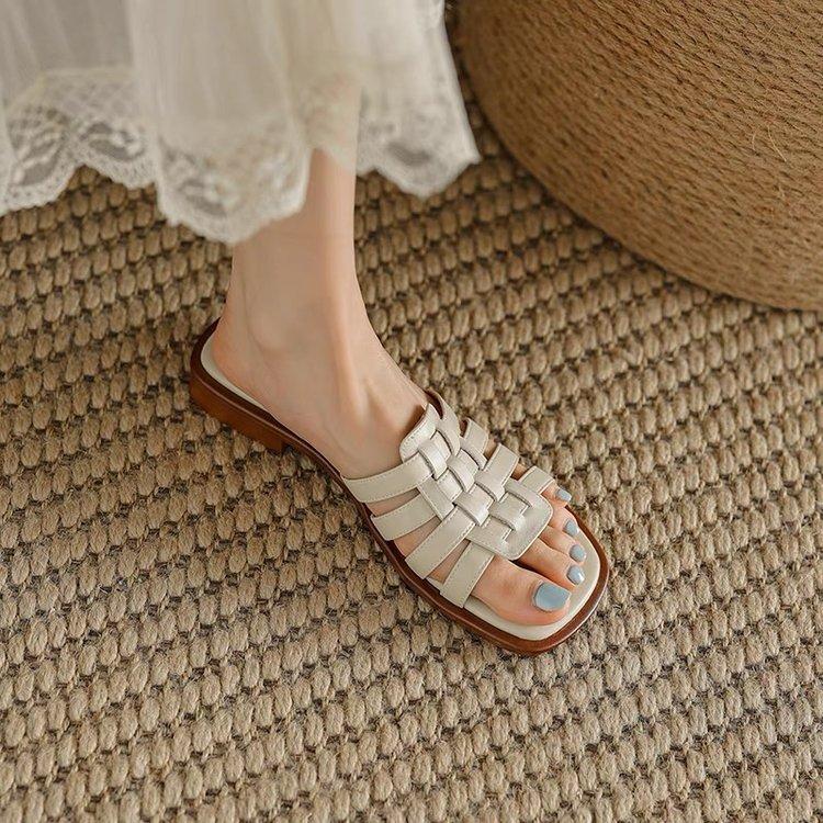

Vintage Roman shoes women s one-character cool slippers women s 2024 summer outer wear flat-soled microfiber soft leather slippers women 35