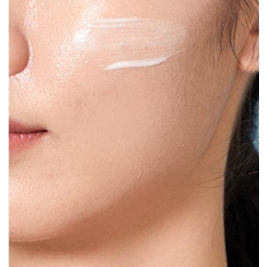 COSRX Ultra Light Invisible Sun Serum SPF50+ PA++++ Lightweight Hydrating Sunscreen 50ml