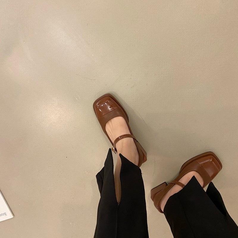 Honkongo juoda kvadratinė galva Madingi lengvi viengubi batai Moteriški batai su vienu mygtuku storu kulnu Mary Jane maži odiniai batai