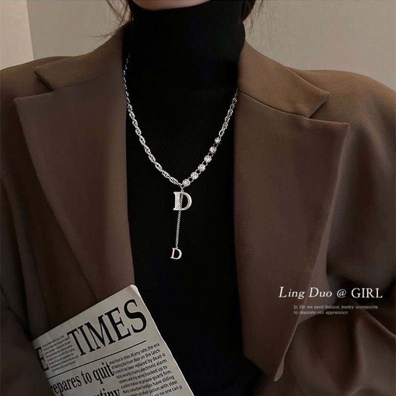 Light luxury niche design versatile collarbone chain sweater chain long female atmosphere high-end new popular necklace tide