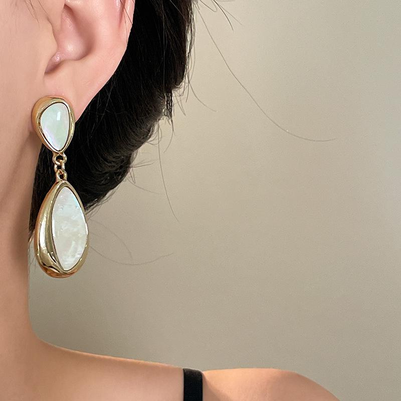 Elegante Damen-Tropfenohrringe: Silbernadel Perlmutt Oval Dangles