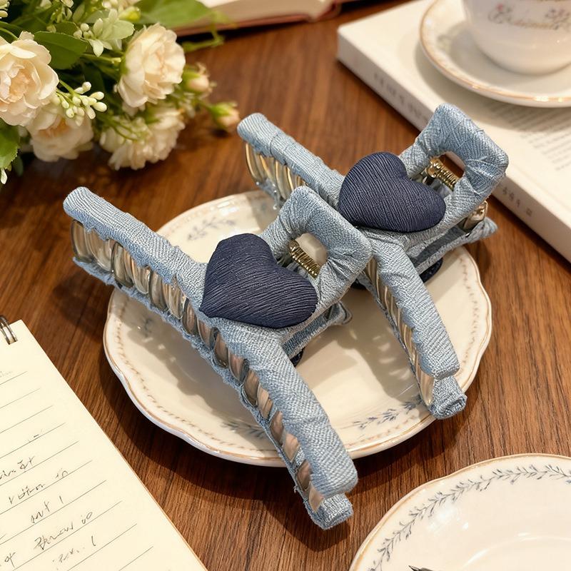 1pc Denim Fabric Heart Shark Clip with 3D Heart Design Retro Sweet Style Daily Updo Sweet and Cute Hair Accessories Back Head