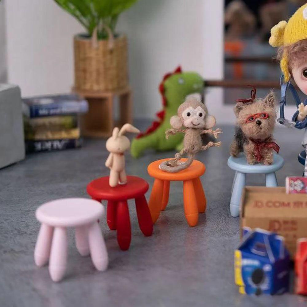 Renkli Dollhouse Tabure Plastik Mini Sandalye Hediye Minyatür Mobilya Oyuncak