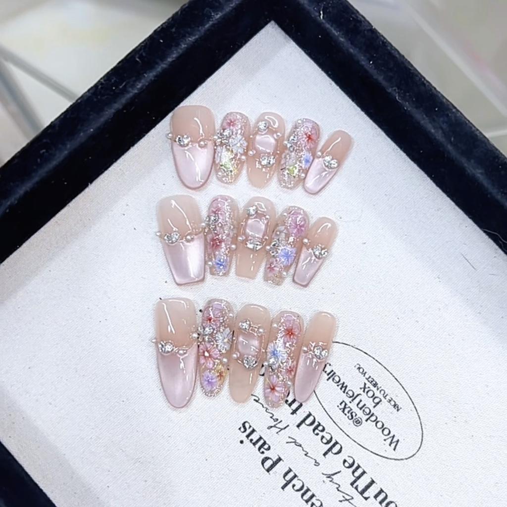 Hand-woven Armor with Spring Colors All Over The Garden, Three-dimensional Colorful Petals, Light-chasing Cat Eyes Temperament Nail Art Patch