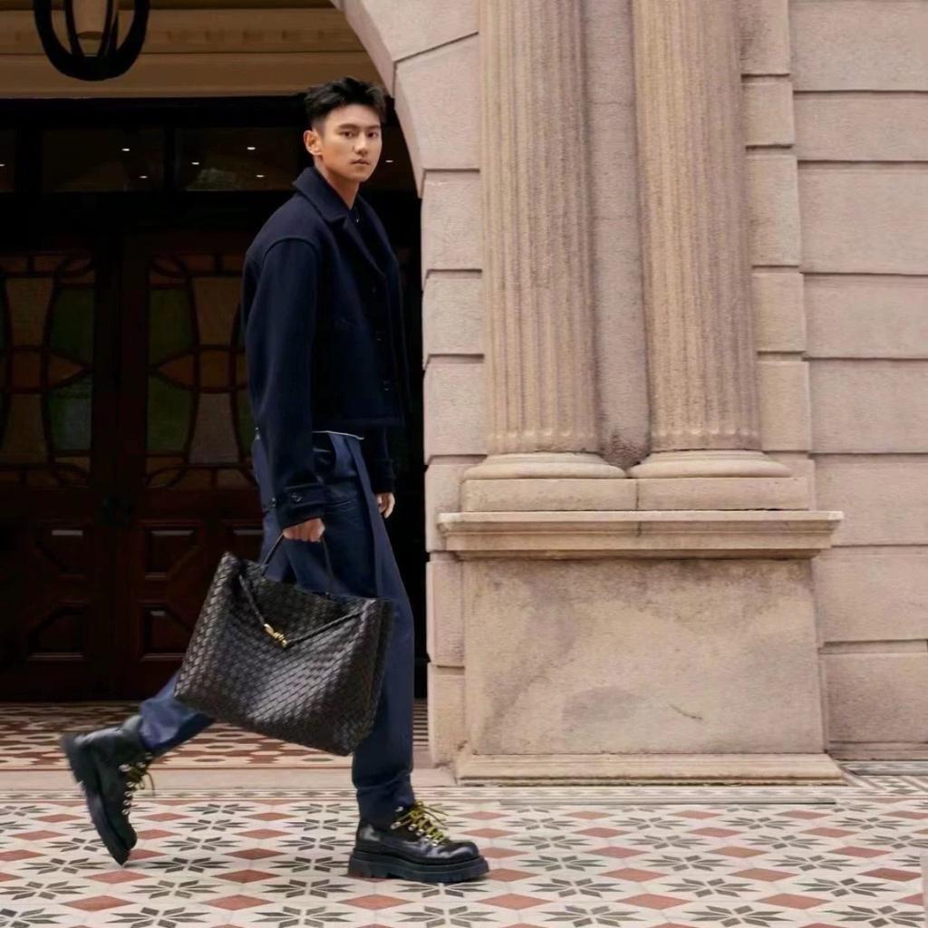 European and American fashion 2024 new woven bag large capacity versatile diamond cowhide tote bag casual shoulder handbag