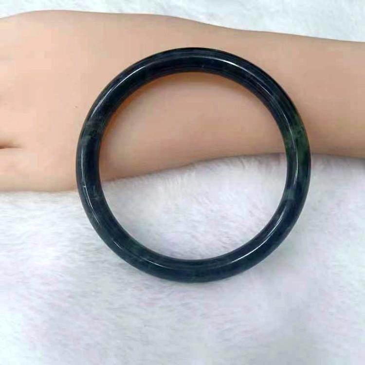 Natürliches Xiuyan-Jaspis-Tuschewasch-Armband - Feiner Ding-Dang-Stil, Eis-Transparente Oberfläche, Weißer Eis-Jadit für Damen.