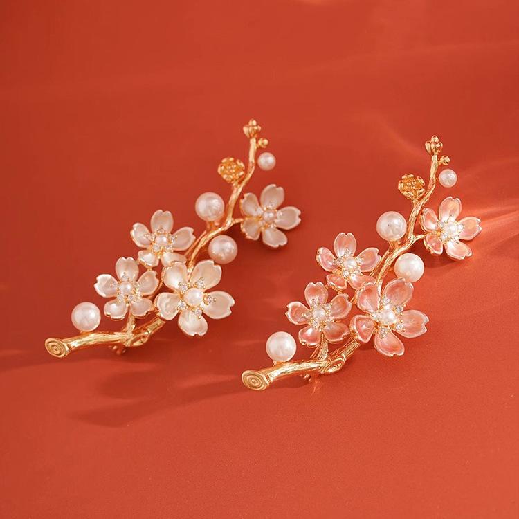 Exquisite Plum Blossom Brooch, High-End Femininity Pearl Brooch, Light Luxury, Niche Design Sense, Pin Coat, Cheongsam With