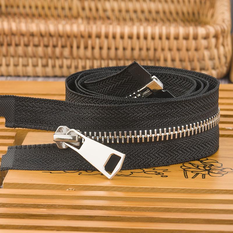 

No. 5 Double Open End Metal Zipper for Down Jackets with Plastic Teeth and Sun Protection