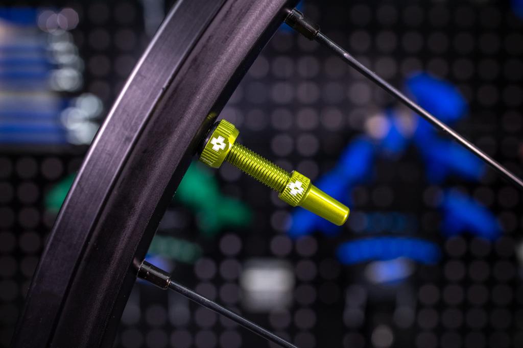 Muc-Off Tubeless Valve Green 44mm Tubeless Valve Stem Valve Core Removal Tool for Tubeless Tire with Presta Valve Stem Cap